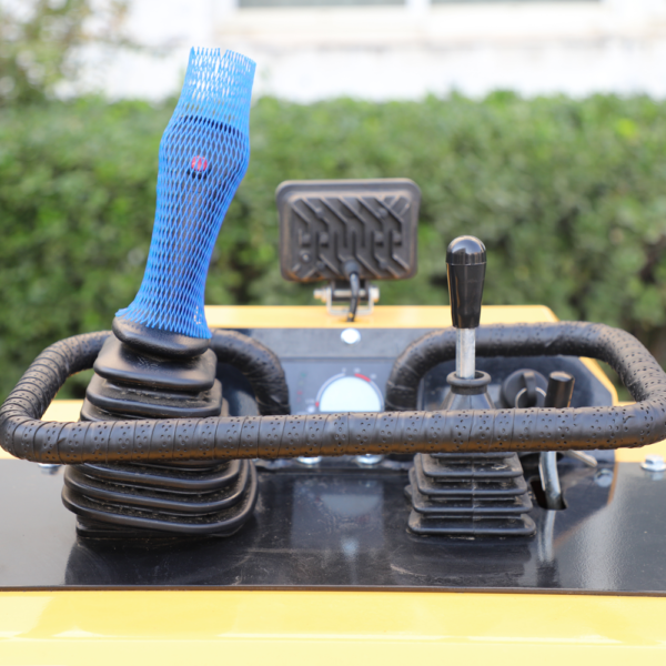 Jekpo-krautuvas-kr75-valdymas-joystick