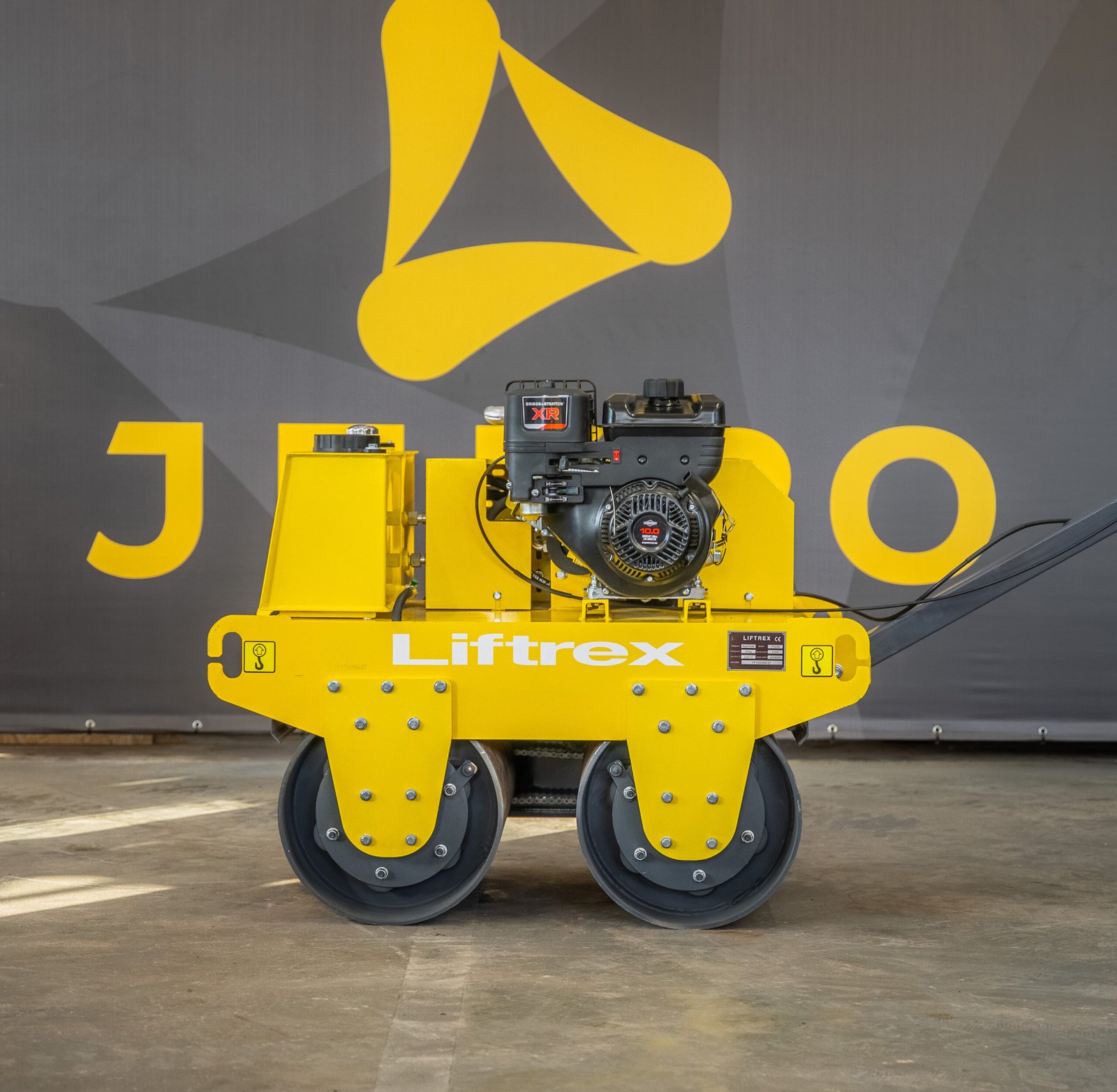 LIFTREX 700A vibrovolas šoninis vaizdas su dviem tankinimo volais