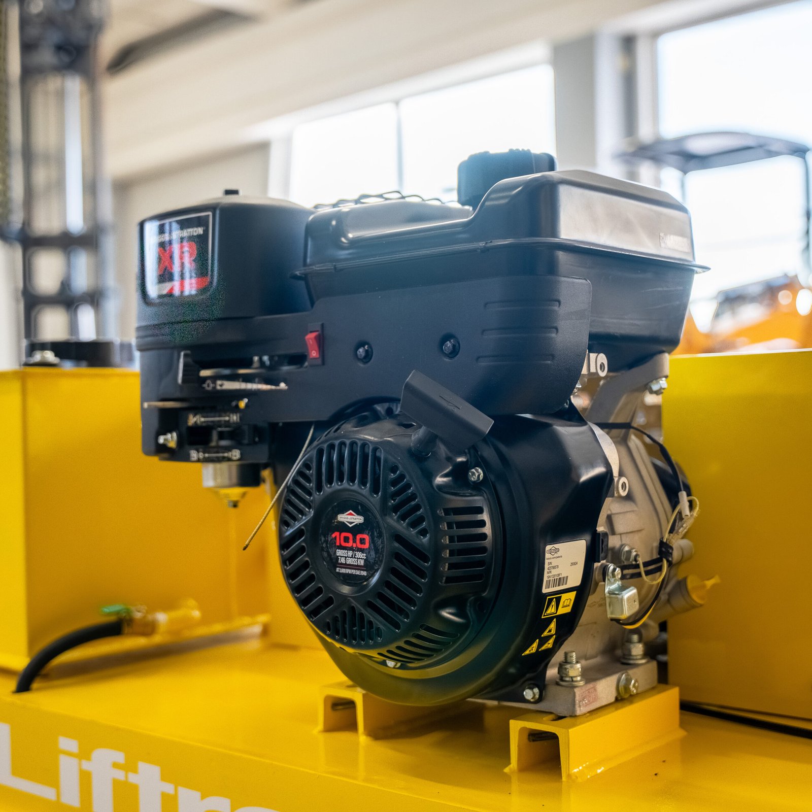 vibrovolas LIFTREX 700A galinis vaizdas su dvigubu tankinimo volu