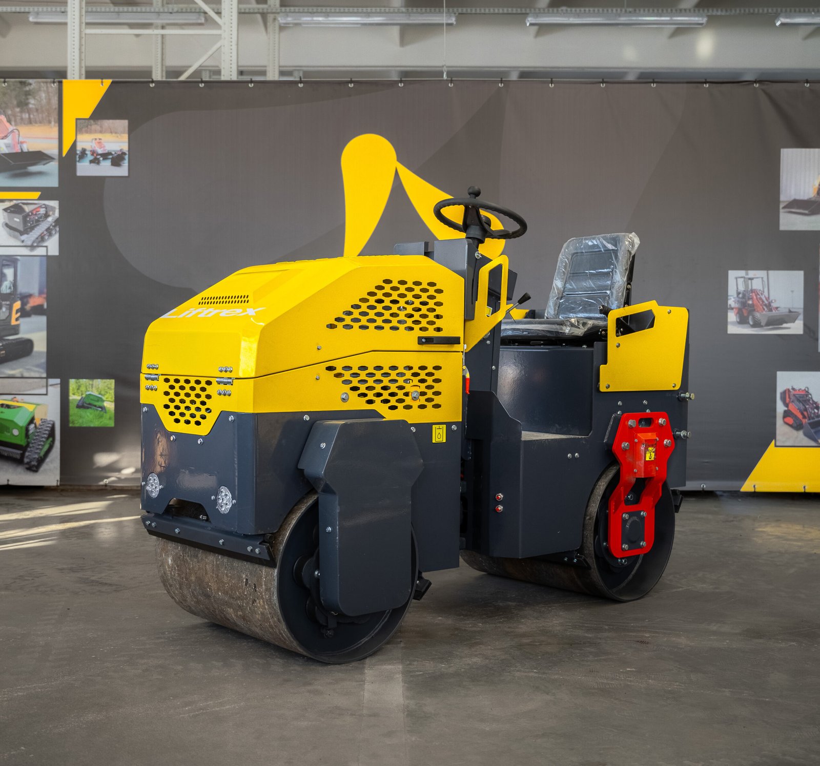 LIFTREX YF700S vibrovolas – kampinis vaizdas iš priekio, dviejų būgnų konstrukcija