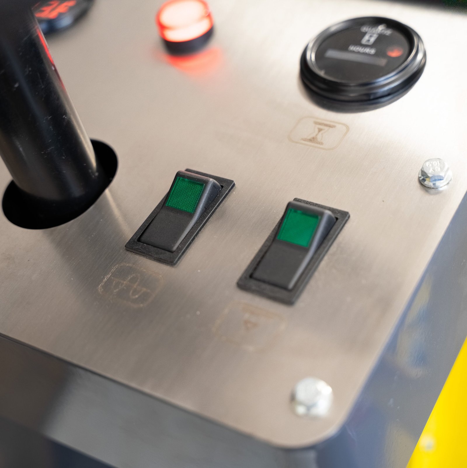 LIFTREX YF700S vibrovolas – valdymo jungikliai ir greičio kontrolė iš arti