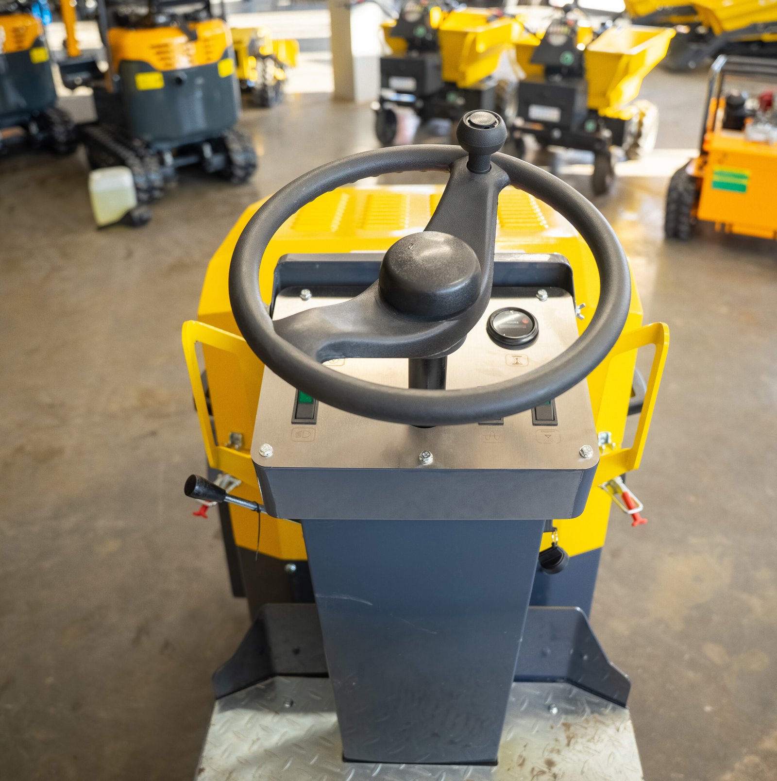 LIFTREX YF700S vibrovolas – operatoriaus vairas ir valdymo sistema