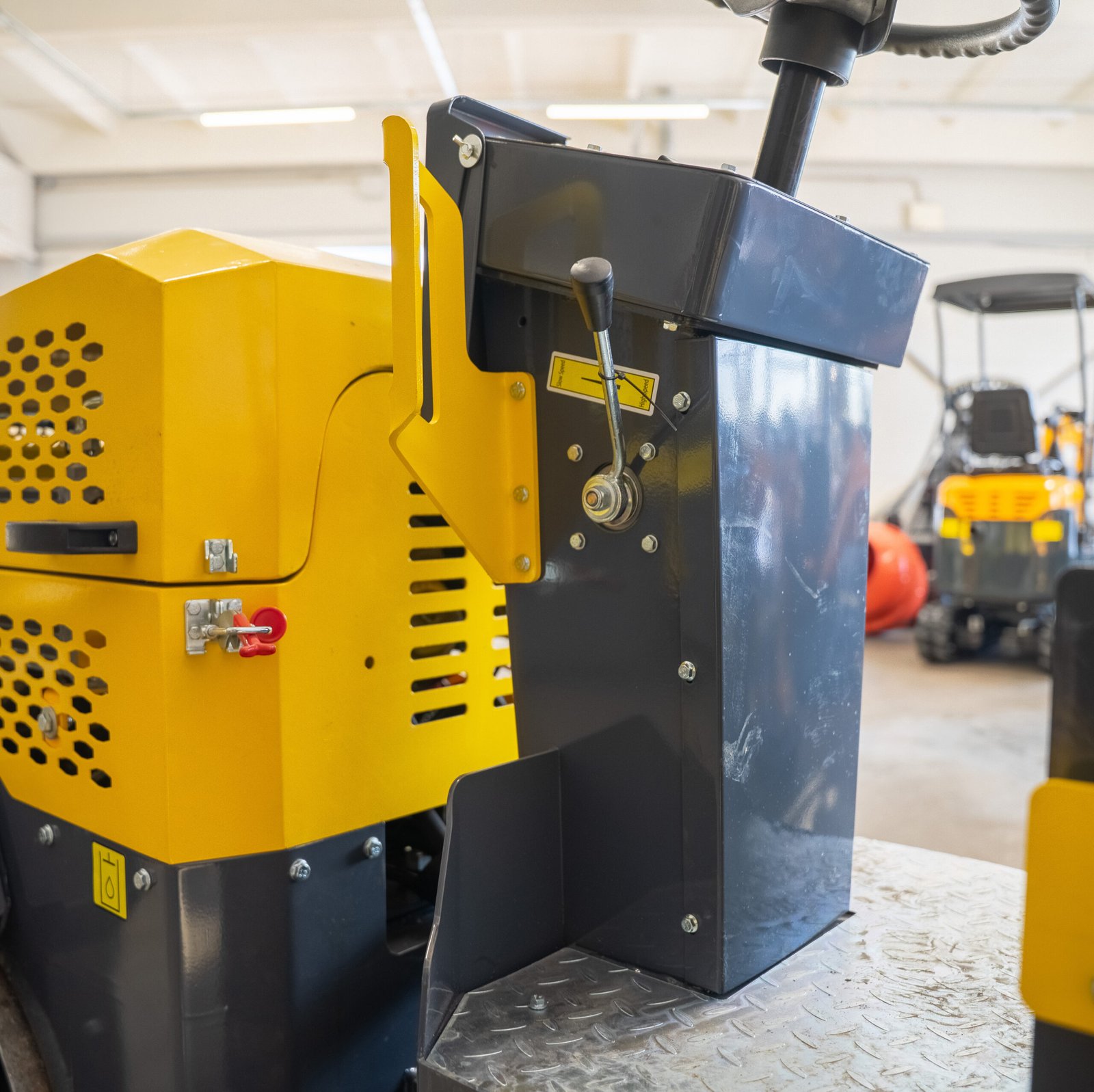 LIFTREX YF700S vibrovolas – valdymo jungikliai ir greičio kontrolė iš arti