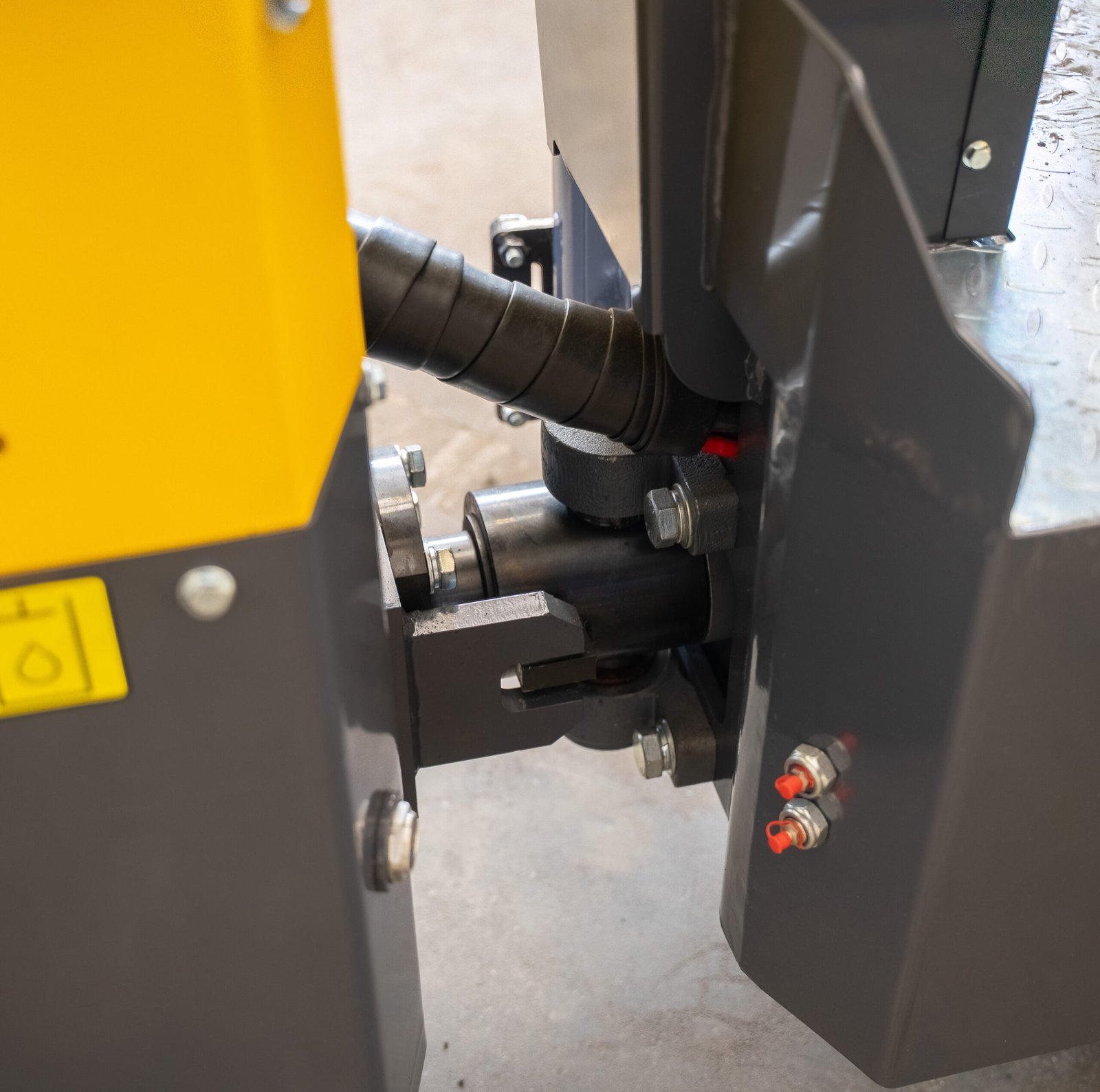 LIFTREX YF700S vibrovolas – galinės ašies hidraulinės jungtys