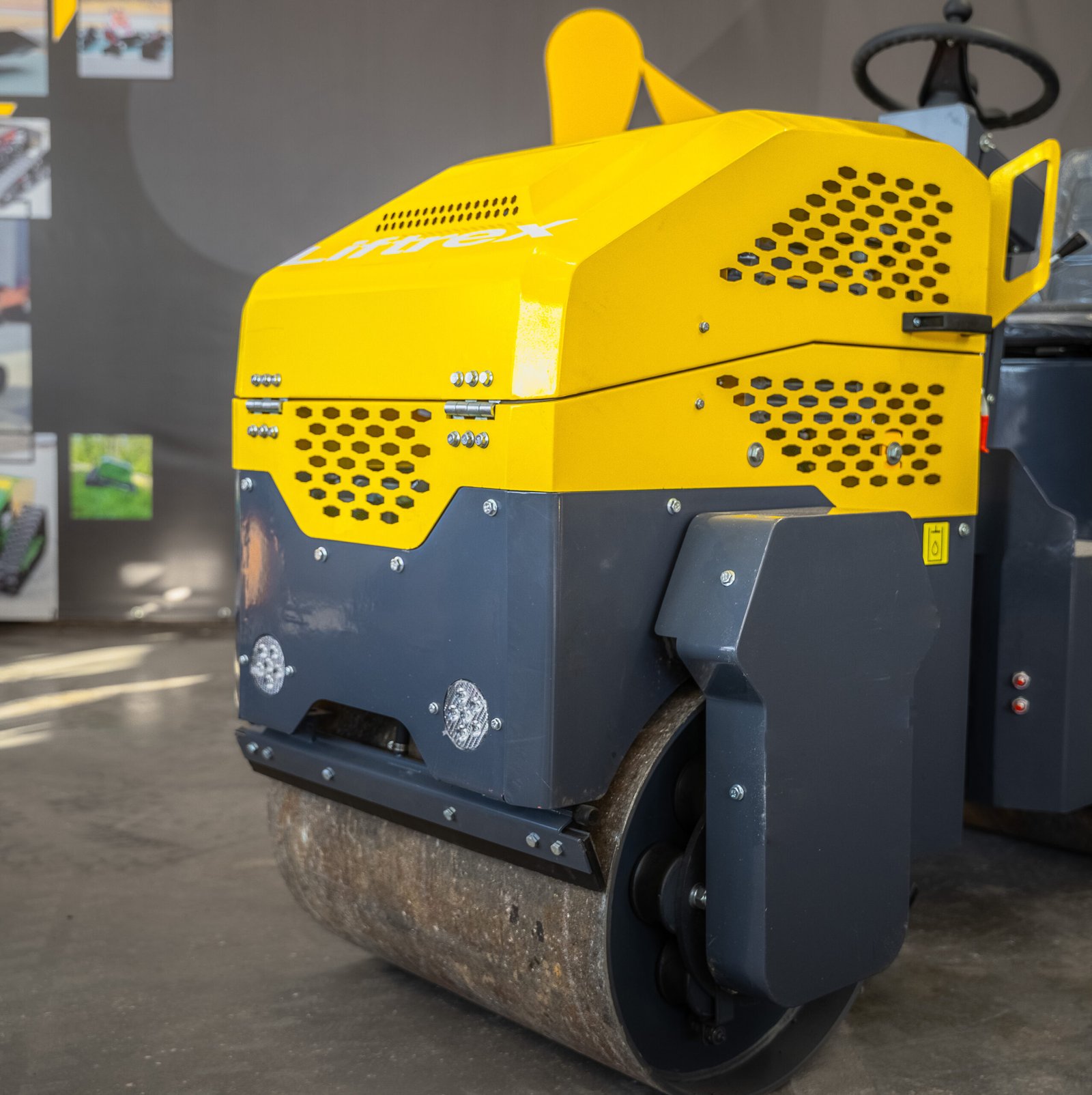 LIFTREX YF700S vibrovolas – priekinio būgno ir apsaugų detalė