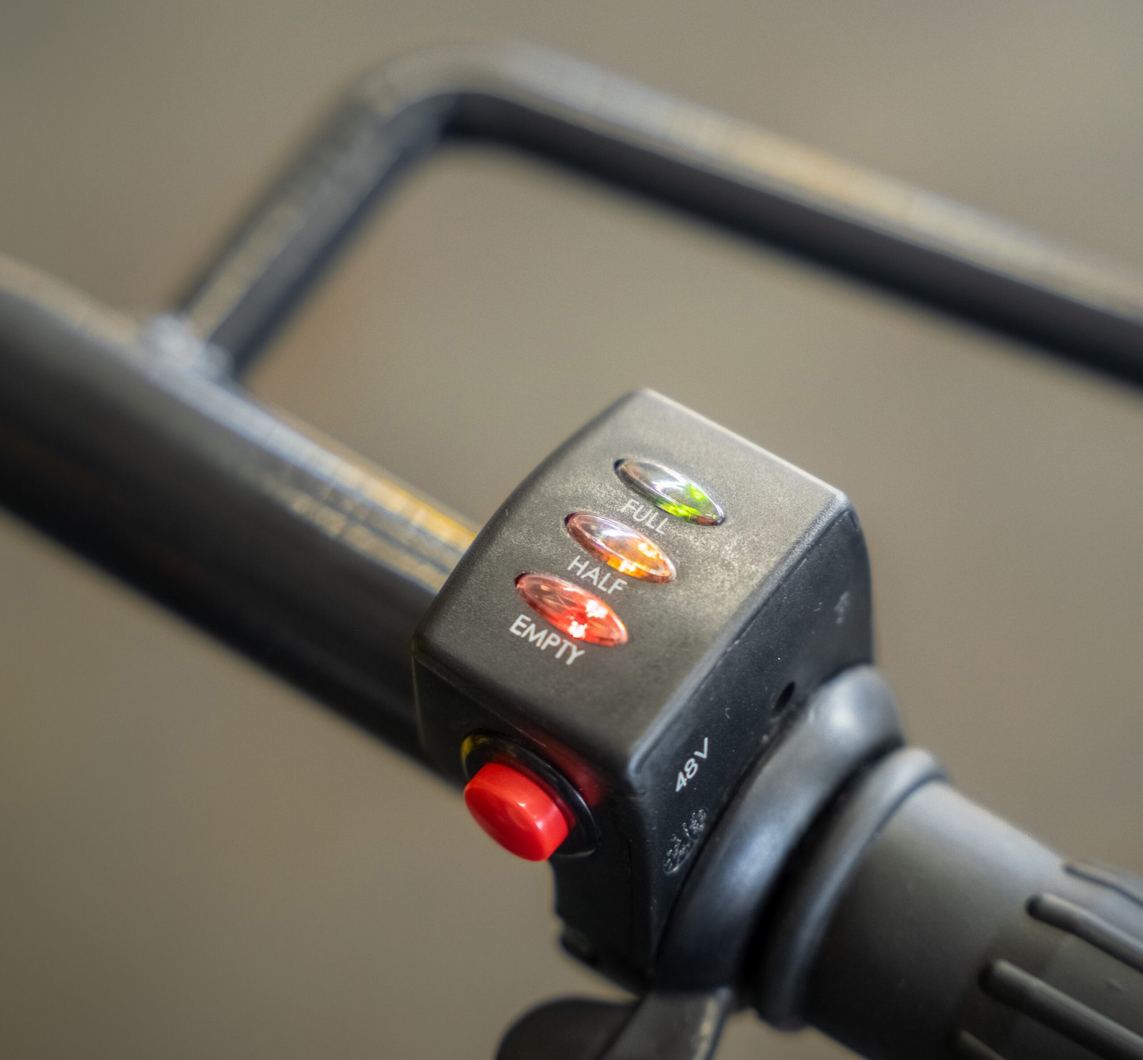 elektrinio dumperio LIFTREX 650Y valdymas ir konstrukcija valdymo mygtukai