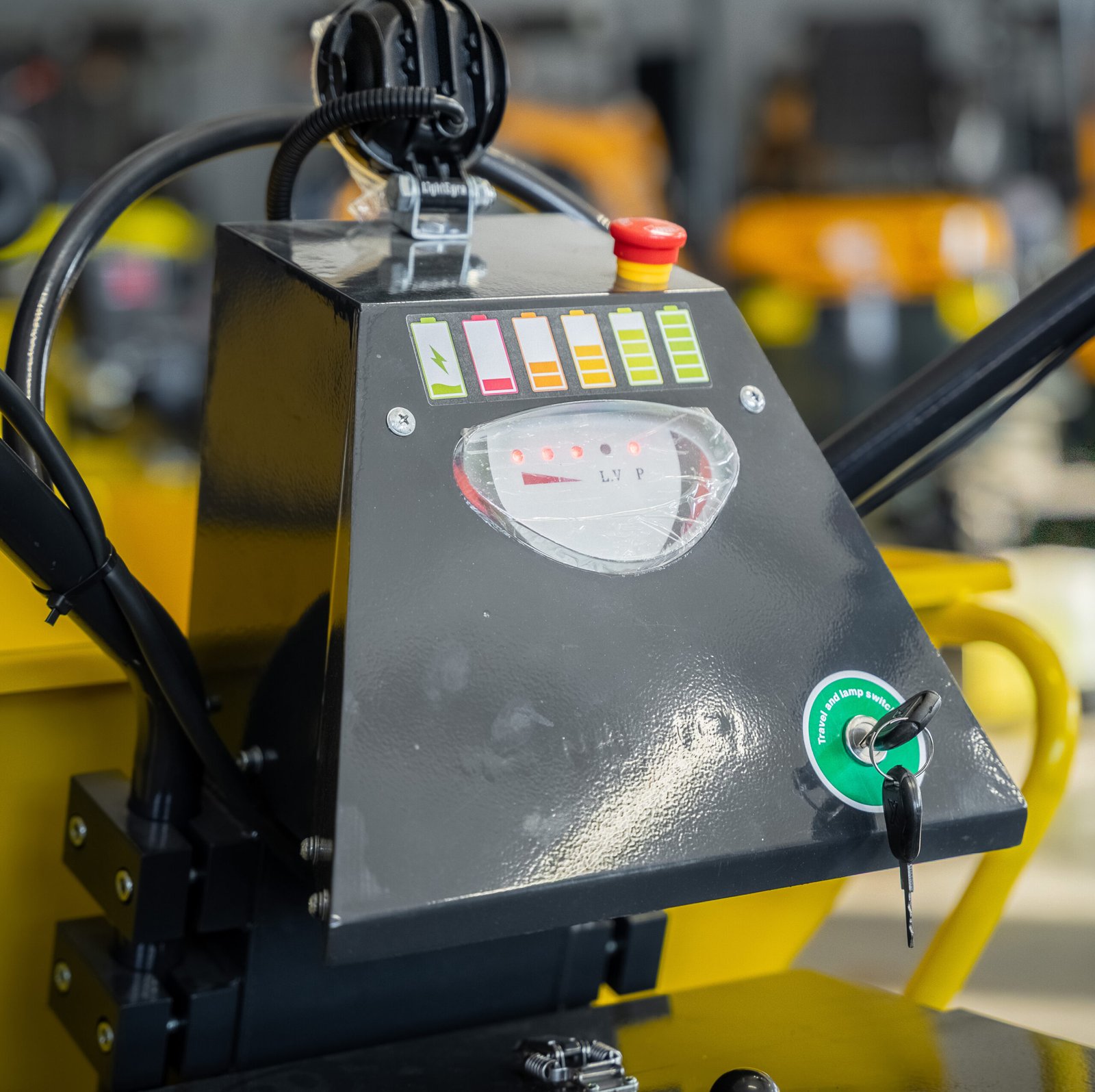 elektrinio dumperio LIFTREX 650Y valdymas ir konstrukcija valdymo skydelis