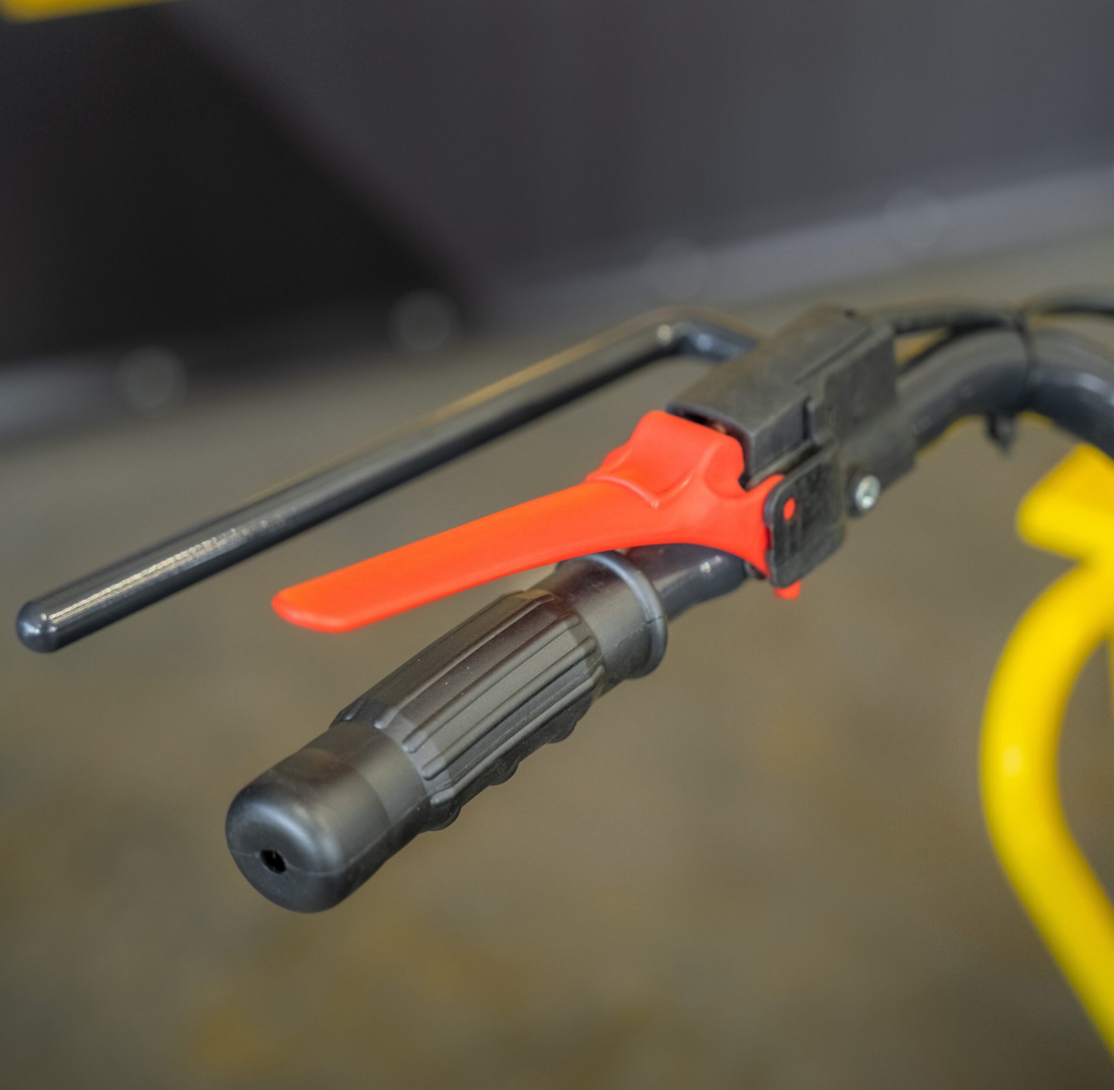 elektrinio dumperio LIFTREX 650Y valdymas ir konstrukcija valdymas