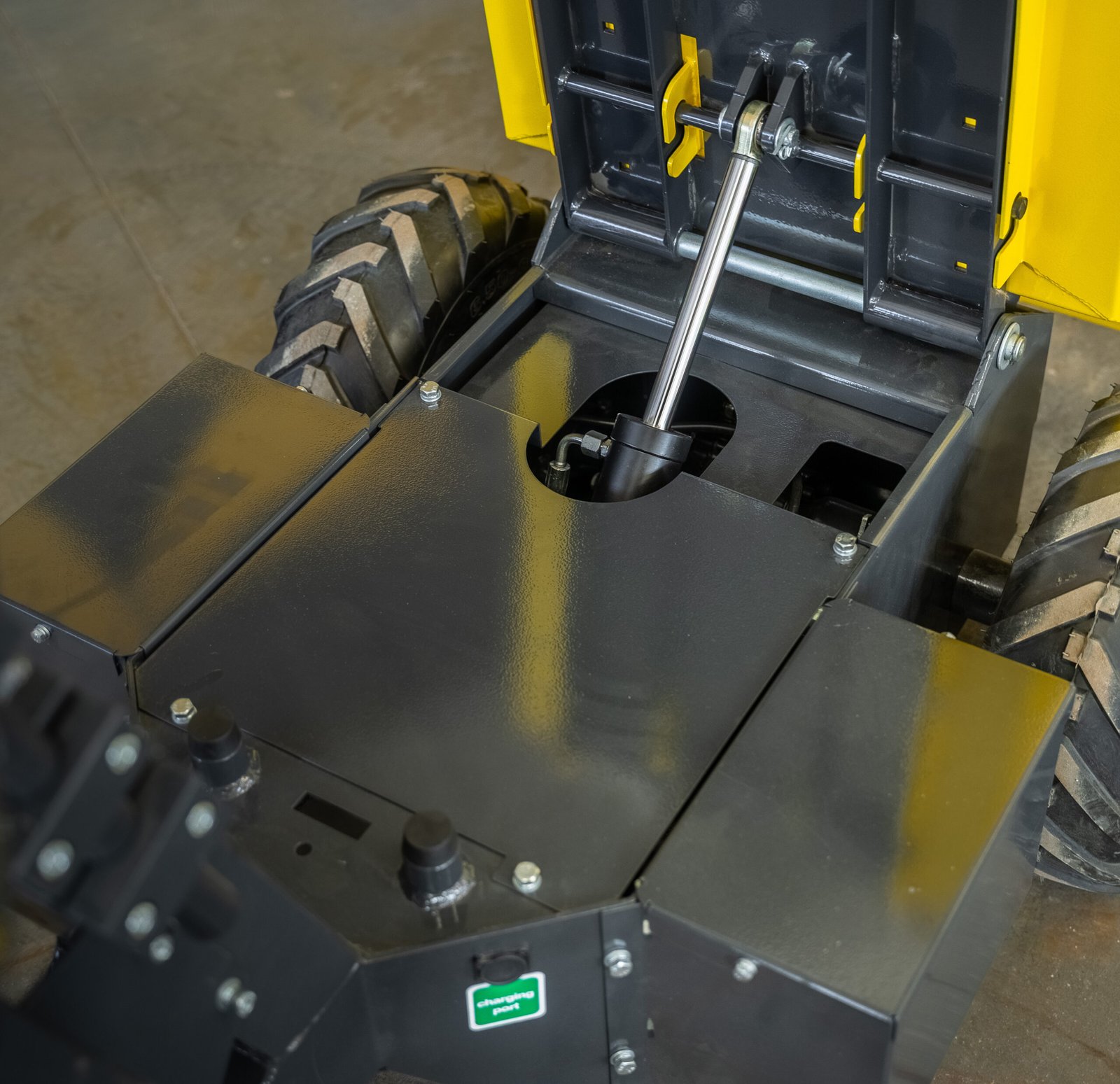 elektrinio dumperio LIFTREX 650Y valdymas ir konstrukcija pakelimo sistema