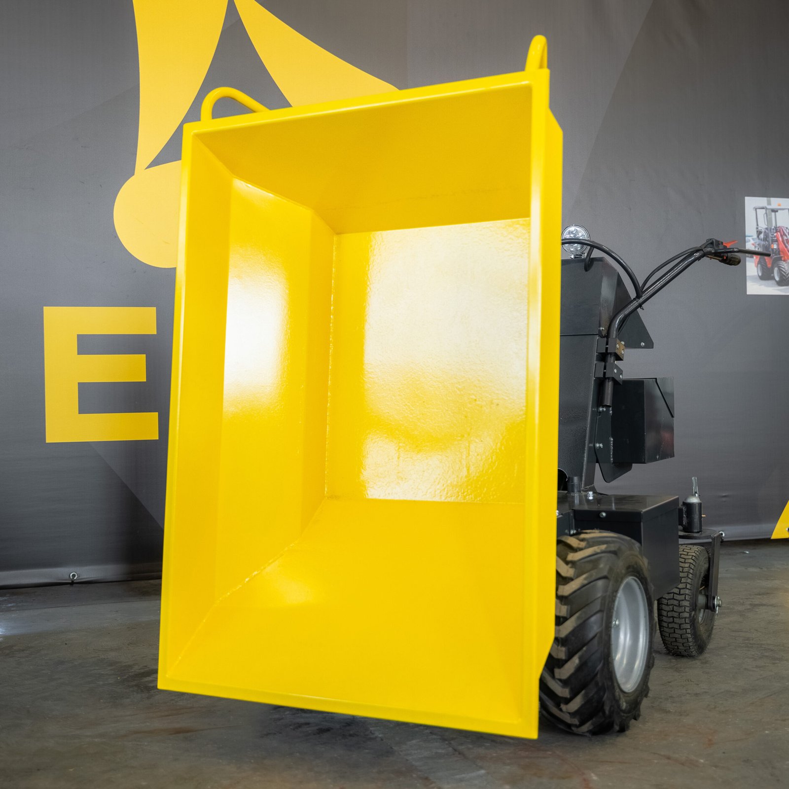 elektrinio dumperio LIFTREX 650Y valdymas ir konstrukcija pakeltas is virsaus