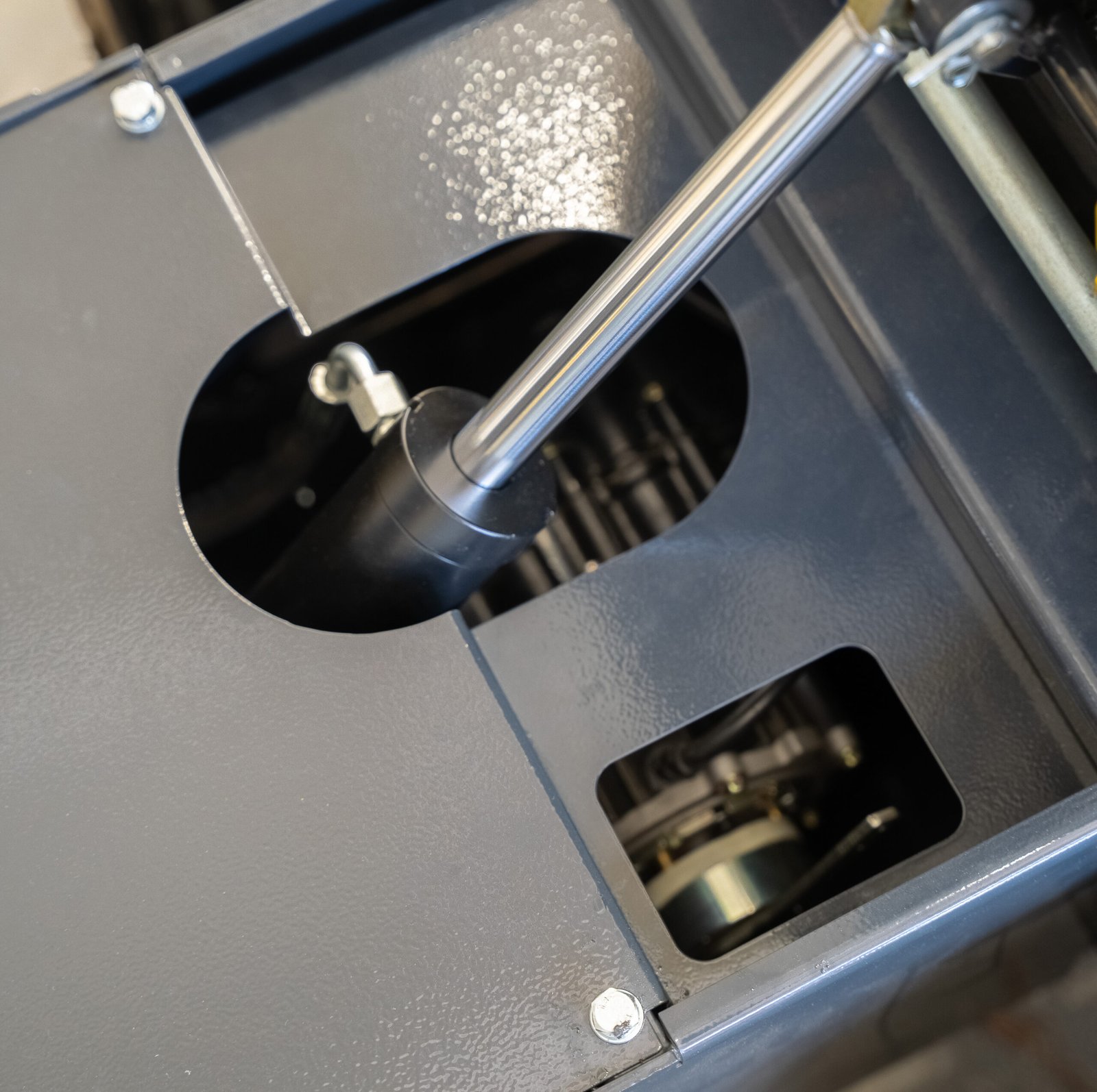 elektrinis dumperis LIFTREX 650Y su 500 kg keliamąja galia kelimo mecganizmas