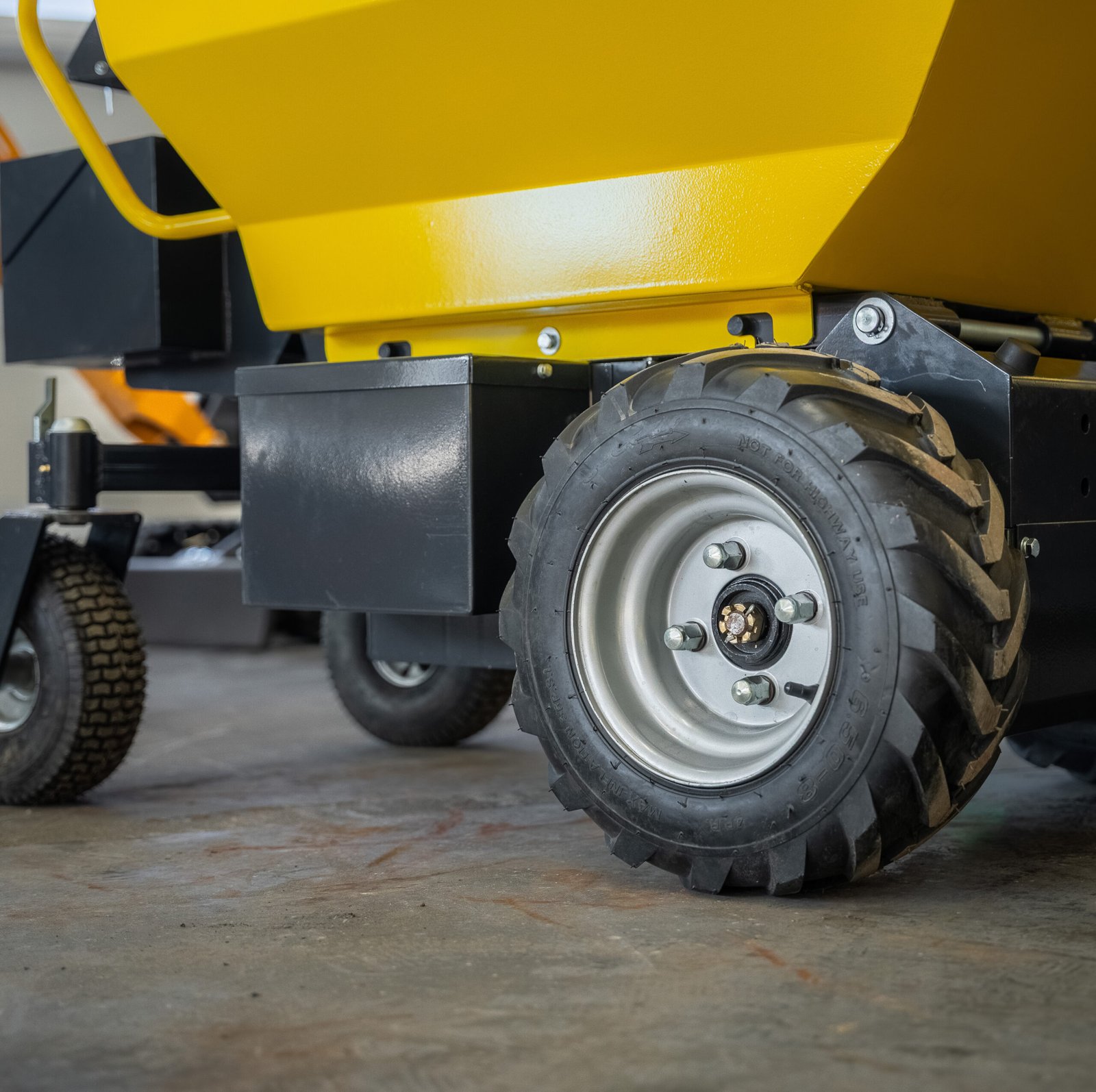 elektrinis dumperis LIFTREX 650Y darbui be išmetamųjų dujų ratas