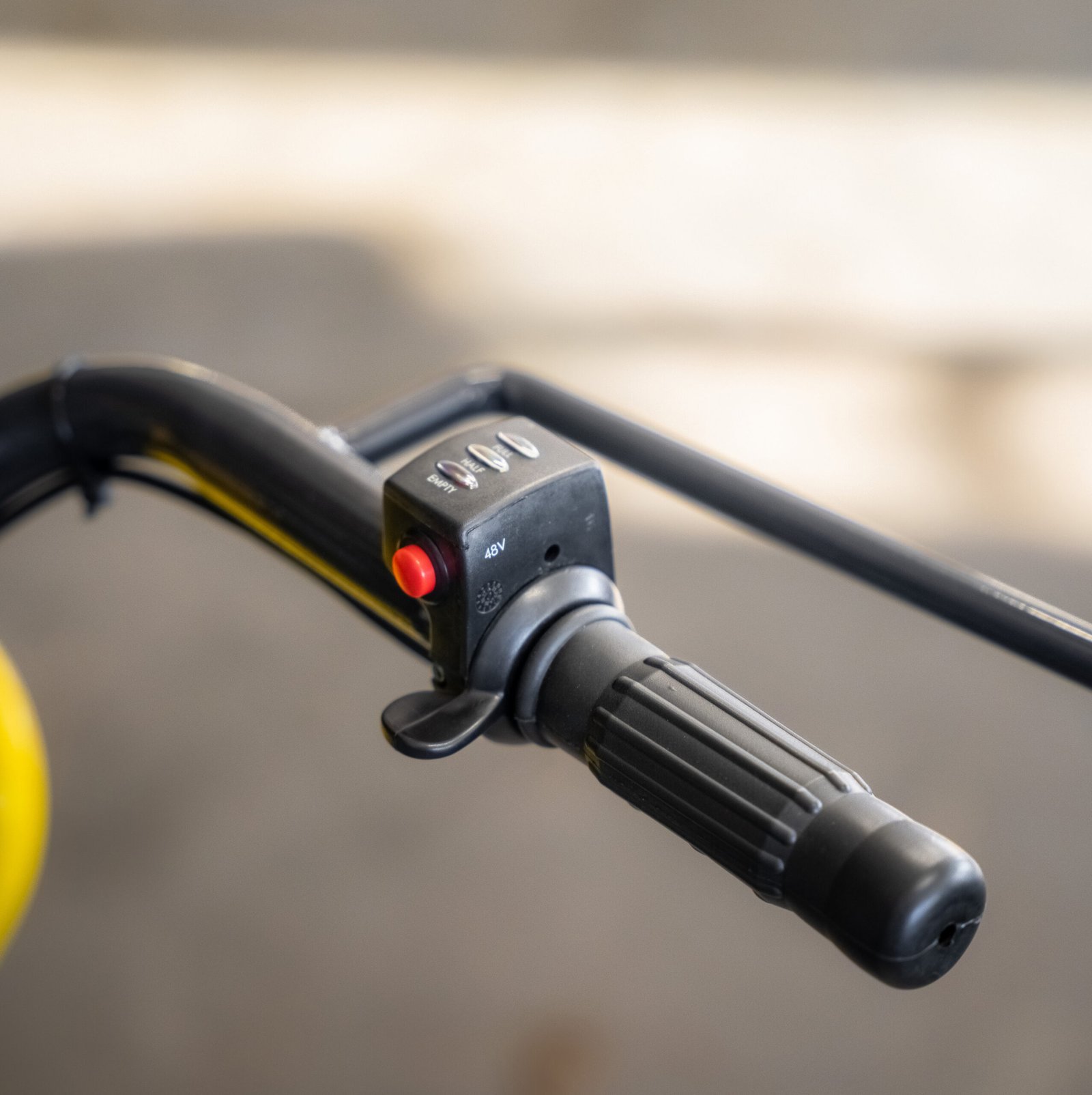 elektrinio dumperio LIFTREX 650Y valdymas ir konstrukcija valdymo rankenele